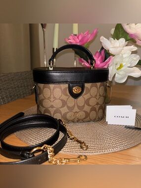 Coach Signature Kay Turn Lock LEATHER canvas Khaki Brown Crossbody handbag